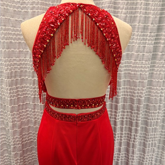 Splash Red Backless Gown - Picture 5 of 6